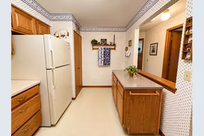 116 E Freistadt Rd #H, Thiensville, WI 53092 - Photo 9
