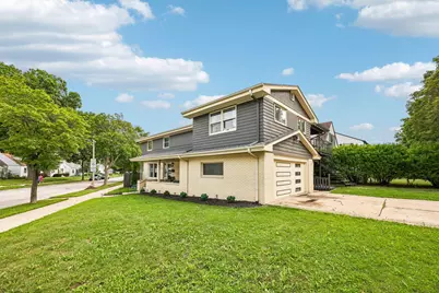 9625 W Metcalf Pl, Milwaukee, WI 53222 - Photo 3