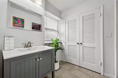 9625 W Metcalf Pl, Milwaukee, WI 53222 - Photo 27