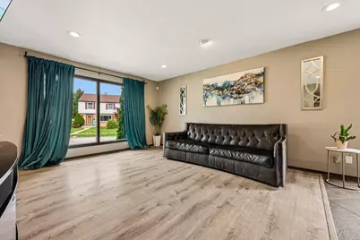 9625 W Metcalf Pl, Milwaukee, WI 53222 - Photo 9
