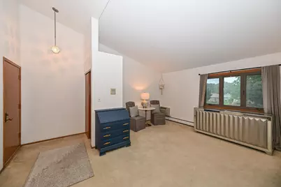 4015 S 84th St #8, Greenfield, WI 53228 - Photo 5