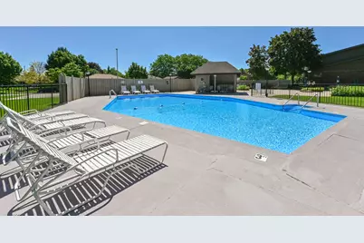 4015 S 84th St #8, Greenfield, WI 53228 - Photo 1