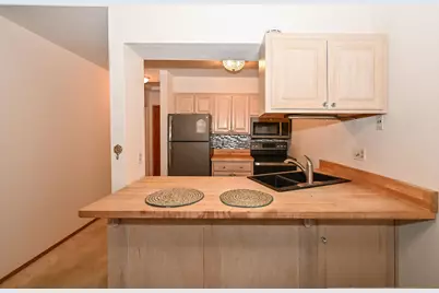 4015 S 84th St #8, Greenfield, WI 53228 - Photo 11