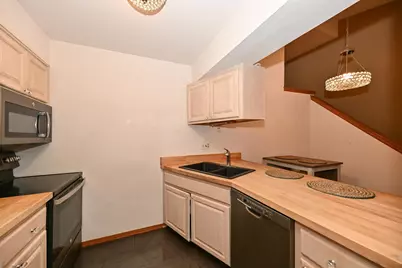 4015 S 84th St #8, Greenfield, WI 53228 - Photo 13