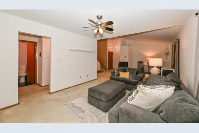 4015 S 84th St #8, Greenfield, WI 53228 - Photo 7