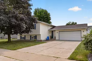 1113 10th Ave, Onalaska, WI 54650 - Photo 1