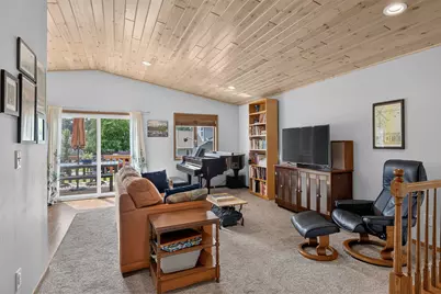 1113  10th Ave, Onalaska, WI 54650 - Photo 3