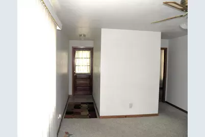 1015 S 18 St, Manitowoc, WI 54220 - Photo 7