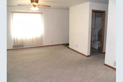 1015 S 18 St, Manitowoc, WI 54220 - Photo 9