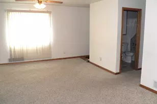 1015 S 18th St, Manitowoc, WI 54220 - Photo 9