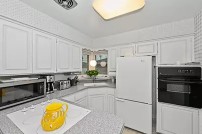 4036 N 81st St, Milwaukee, WI 53222 - Photo 9