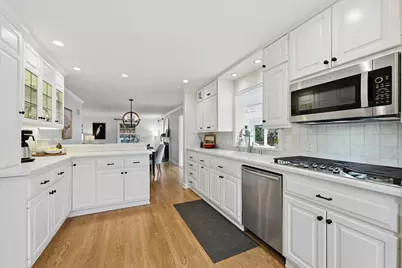 6209 N Berkeley Blvd, Whitefish Bay, WI 53217 - Photo 9