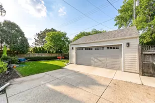 6209 N Berkeley Blvd, Whitefish Bay, WI 53217 - Photo 39