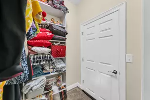 8615 S Stratford Rd, Oak Creek, WI 53154 - Photo 23