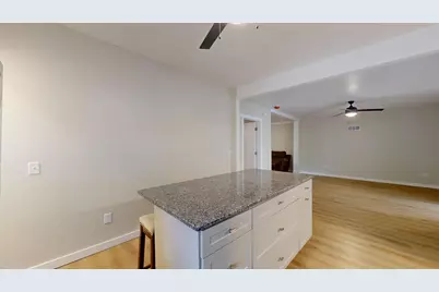 1303  Avon St #1301, La Crosse, WI 54603 - Photo 7