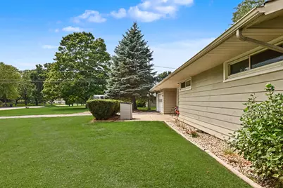 7820 W Barnard Ave, Greenfield, WI 53220 - Photo 29