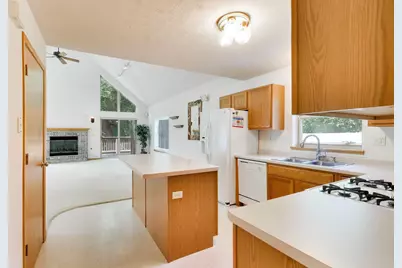 809  Spruce St, Twin Lakes, WI 53181 - Photo 9
