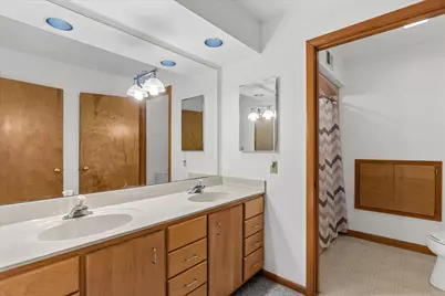 4947 W Jackson Park Dr, Milwaukee, WI 53219 - Photo 25