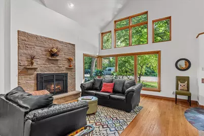 4947 W Jackson Park Dr, Milwaukee, WI 53219 - Photo 3
