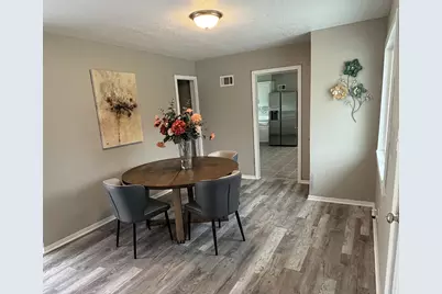 3230 S 112th St, West Allis, WI 53227 - Photo 9