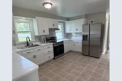 3230 S 112th St, West Allis, WI 53227 - Photo 7