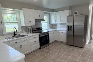 3230 S 112th St, West Allis, WI 53227 - Photo 7