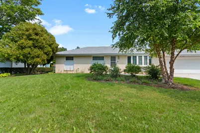 8826 S Patricia Blvd, Oak Creek, WI 53154 - Photo 5