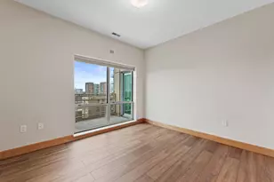 1550 E Royall Pl, Milwaukee, WI 53202 - Photo 17