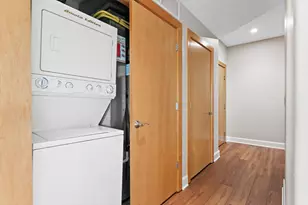1550 E Royall Pl, Milwaukee, WI 53202 - Photo 21