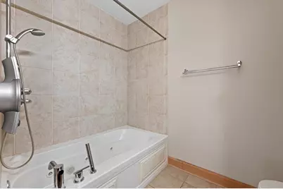 1550 E Royall Pl #1112, Milwaukee, WI 53202 - Photo 15