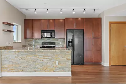 1550 E Royall Pl #1112, Milwaukee, WI 53202 - Photo 9