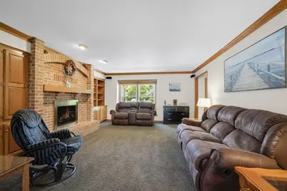 149  Hickory Dr, Delafield, WI 53018 - Photo 5