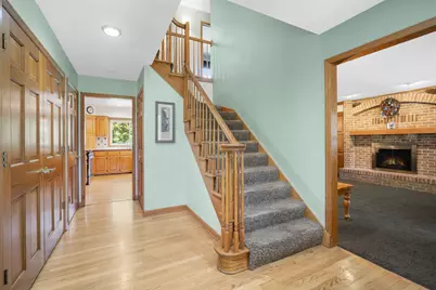 149  Hickory Dr, Delafield, WI 53018 - Photo 3