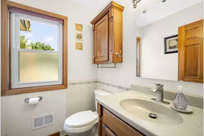 149  Hickory Dr, Delafield, WI 53018 - Photo 23