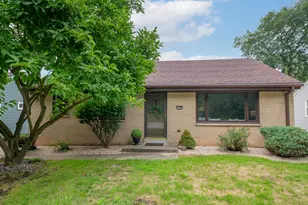 11707 W Oxford Pl, Wauwatosa, WI 53226 - Photo 1
