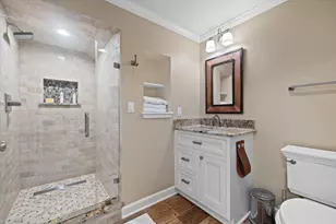 1421 N Humboldt Ave, Milwaukee, WI 53202 - Photo 33
