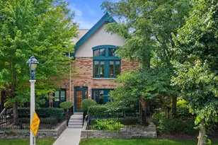 1421 N Humboldt Ave, Milwaukee, WI 53202 - Photo 43