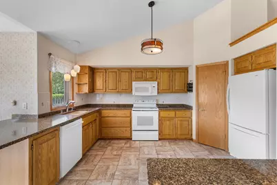 6871 S Dory Dr, Franklin, WI 53132 - Photo 9