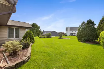 6871 S Dory Dr, Franklin, WI 53132 - Photo 7