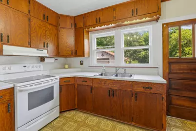 W379N8324  Mill St, Lac La Belle, WI 53066 - Photo 11