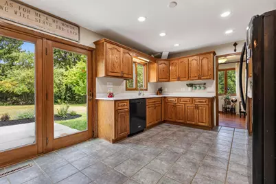 N8W27232  Woodridge Ln, Pewaukee, WI 53188 - Photo 3