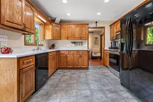 N8W27232 Woodridge Ln, Pewaukee, WI 53188 - Photo 7