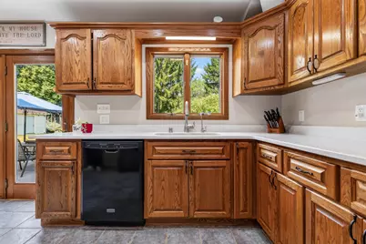N8W27232  Woodridge Ln, Pewaukee, WI 53188 - Photo 5