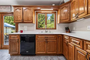 N8W27232 Woodridge Ln, Pewaukee, WI 53188 - Photo 5