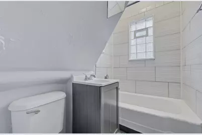 1125 E Clarke St, Milwaukee, WI 53212 - Photo 9