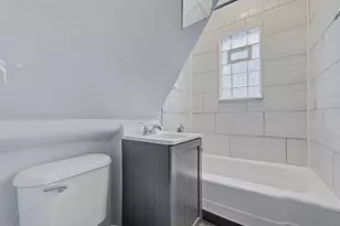 1125 E Clarke St, Milwaukee, WI 53212 - Photo 9