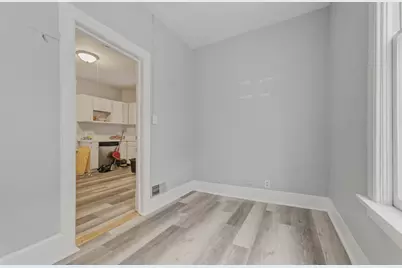 1125 E Clarke St, Milwaukee, WI 53212 - Photo 11