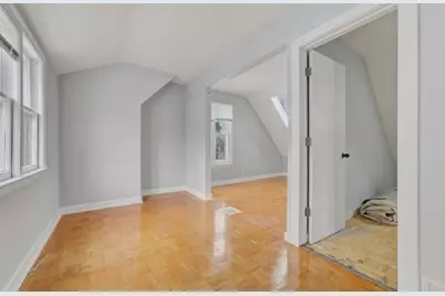 1125 E Clarke St, Milwaukee, WI 53212 - Photo 13