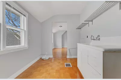 1125 E Clarke St, Milwaukee, WI 53212 - Photo 19