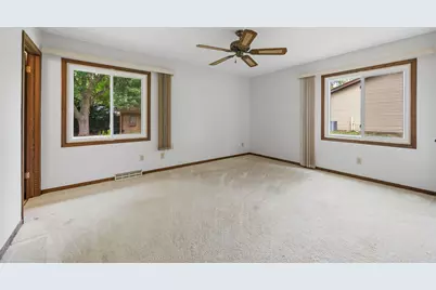 2234  Yvonne St, Waukesha, WI 53188 - Photo 25